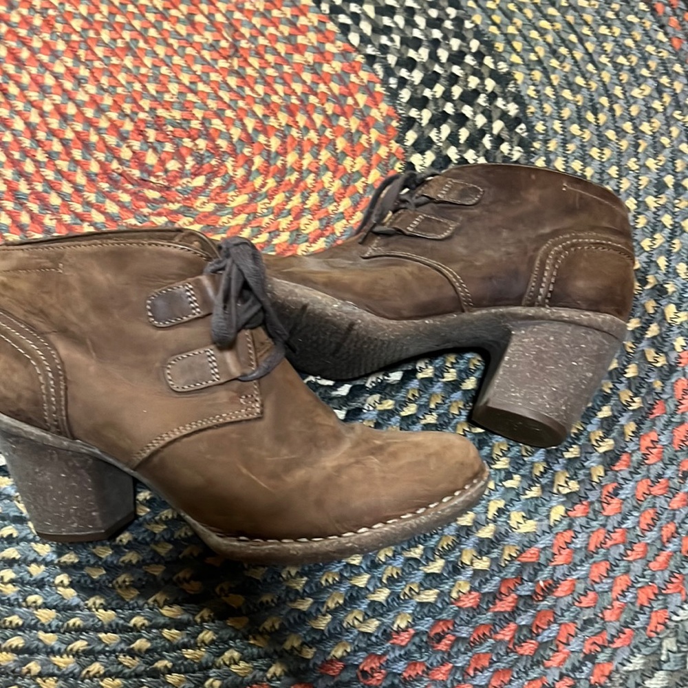 Clarks artisan leather bootie shoes
